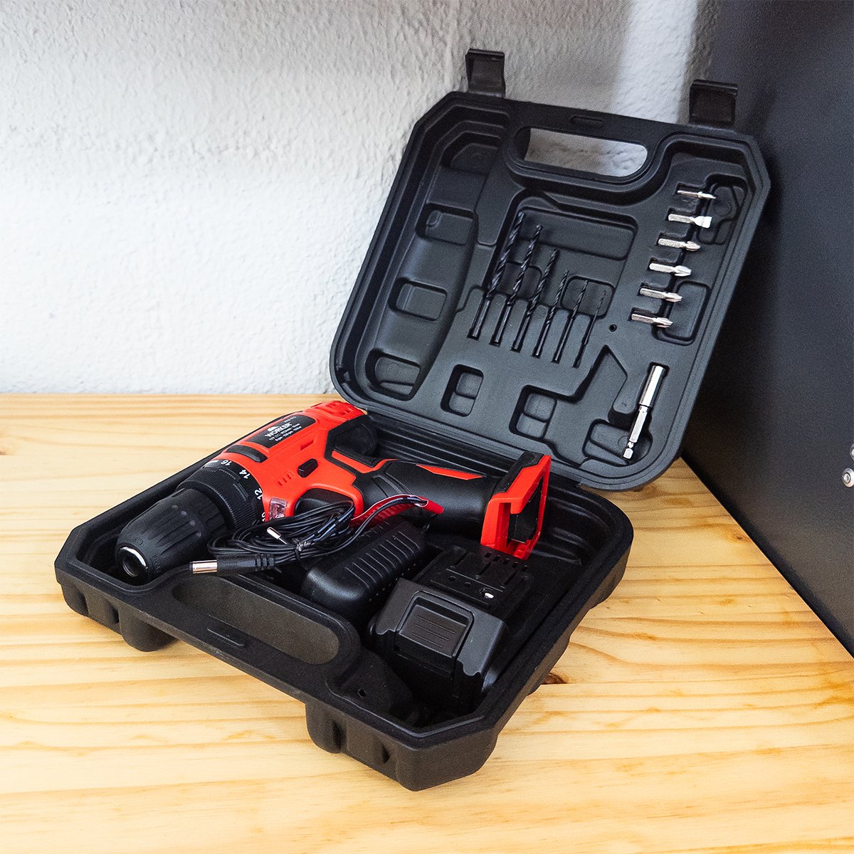 Parafusadeira Furadeira A Bateria 12v Bivolt Kit 17 Peças Na